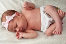 رشد شیرخوار ، هفته پنجم تولد ، نوزاد بیست روزه ، شوره سر نوزاد ، پوسته پوسته شدن سز نوزاد ، پوست نوزاد