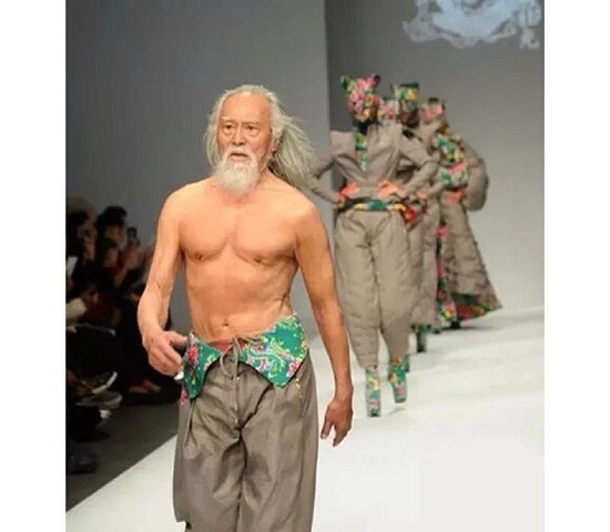 مرد ۸۰ ساله به مدلی مشهور تبدیل شده
