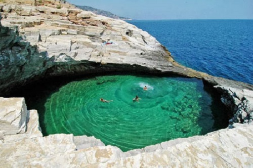 عجیب ترین جاهای دنیا برای شنا